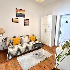 central-lisbon-rooms-in-palmira-shared-apartment-for.hotels-lisbon-portugal.com/